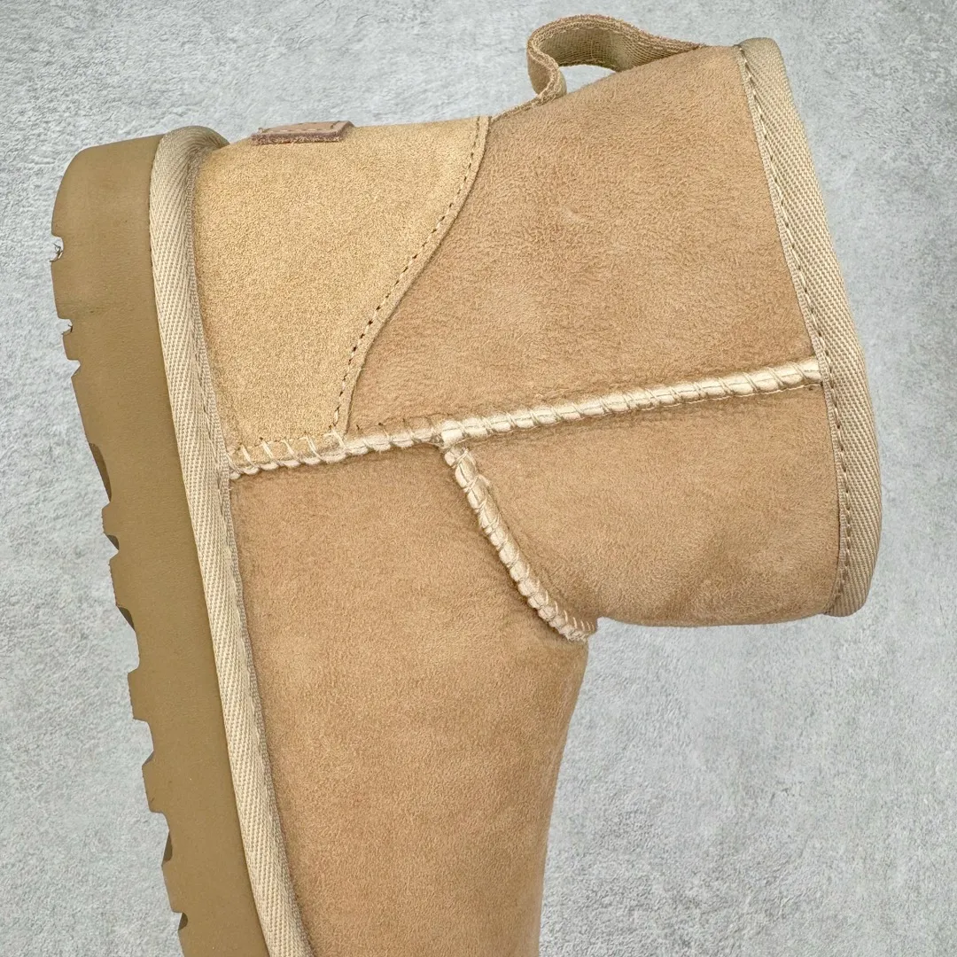 Pick up locally💰520 UGG 6222 Classic short-cut autumn and winter sheepskin and fur integrated snow boots. All shoes are made from the same factory as ZP. Longfeng A-grade Australian imported sheepskin and fur integrated men's and women's boots. Brand OEM production line. Fully follow the ZP process. OEM original pattern maker. Adhering to the principle of no original shoes and no development selection. Pay attention to every detail. The most authentic version on the market. TREADLITE "Light Wing" technology outsole. Lightweight/durable/flexible/pile size: 35 36 37 38 39 40 41 42 43 44 45 Coding: by2936070